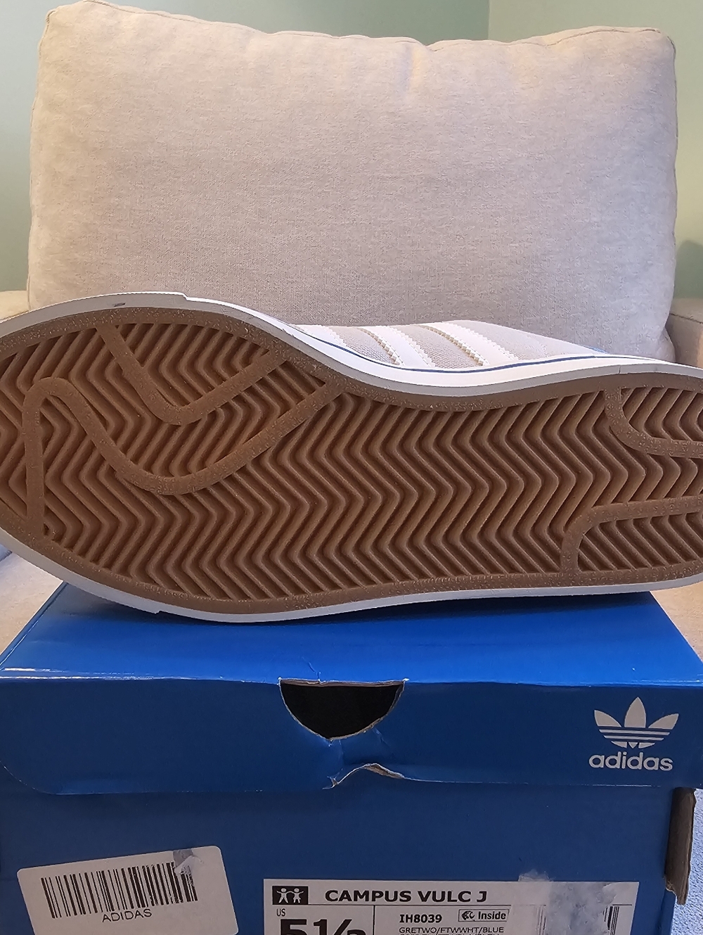 NWT Adidas Kids Campus Vulc J- Gray/White- Size 5.5 - Picture 2 of 2